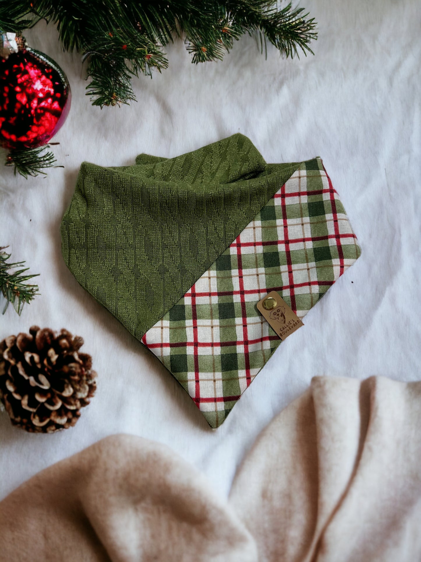 Mistletoe Bandana | Holiday Collection π