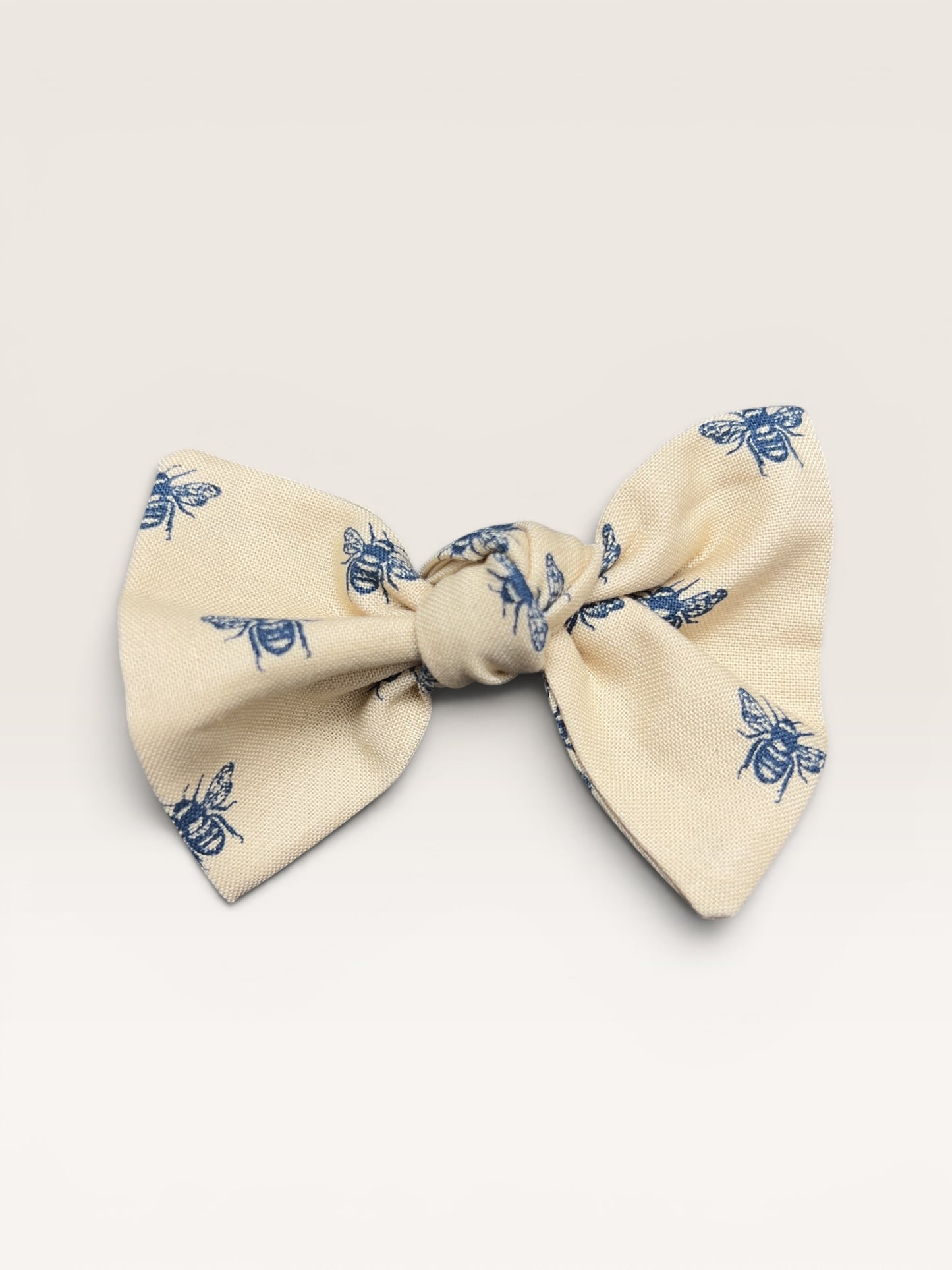 Honeywell Knotted Clip-On Bow | Pet Accessories
